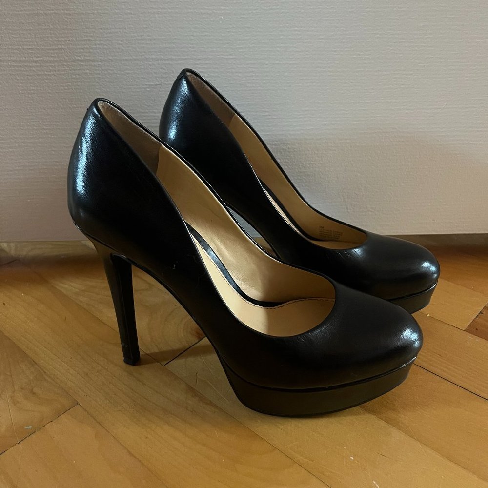 Gianni Bini Black Leather Platform Heels